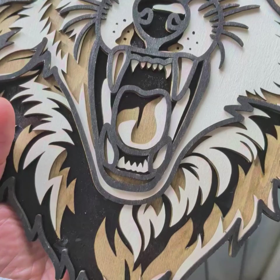 Decoración de pared con diseño de lobo en relieve